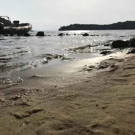 Kaala Old House * Supetarska Draga